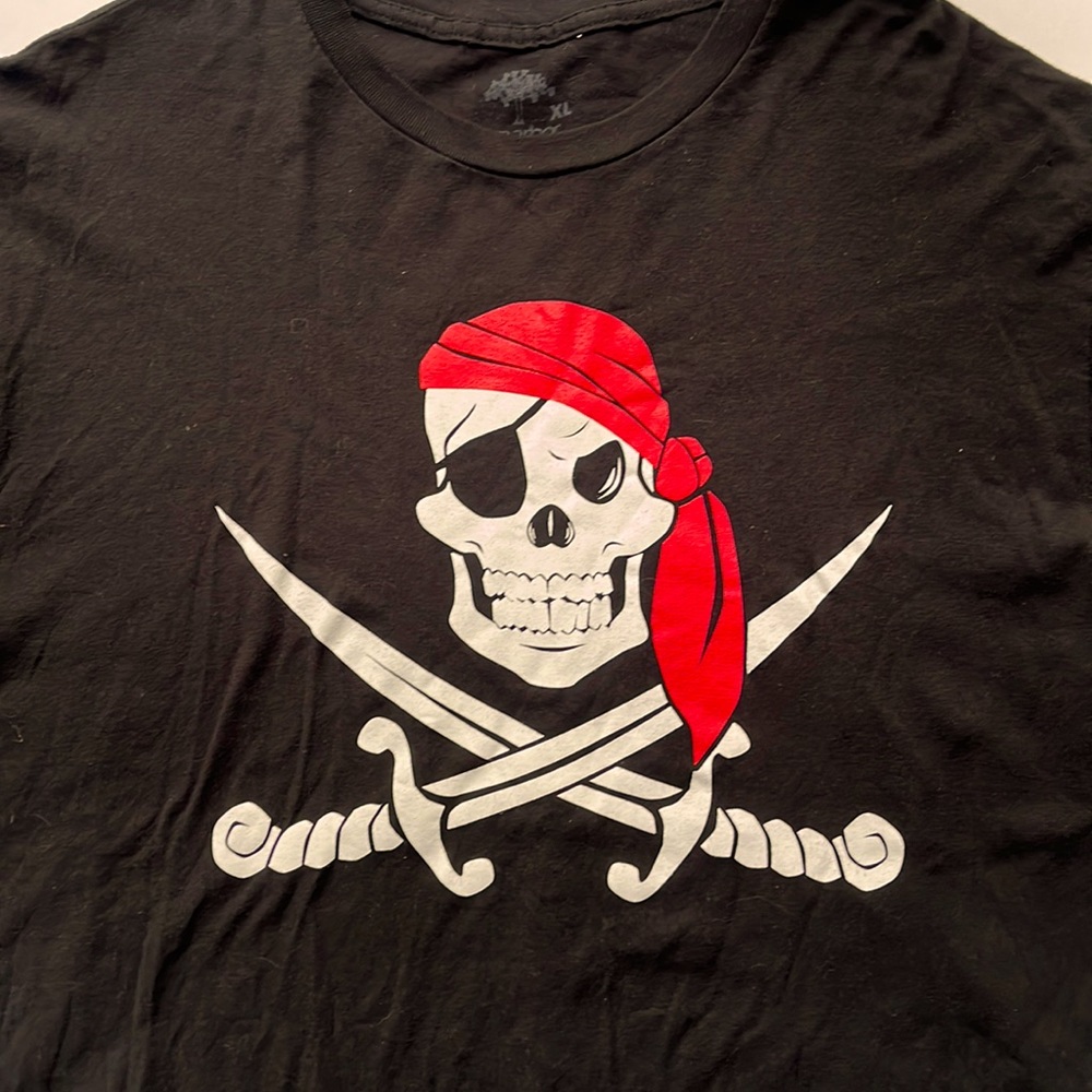 Pirate Skull T-Shirt Size XL Jolly Roger Short Sleeves Skelly Tee